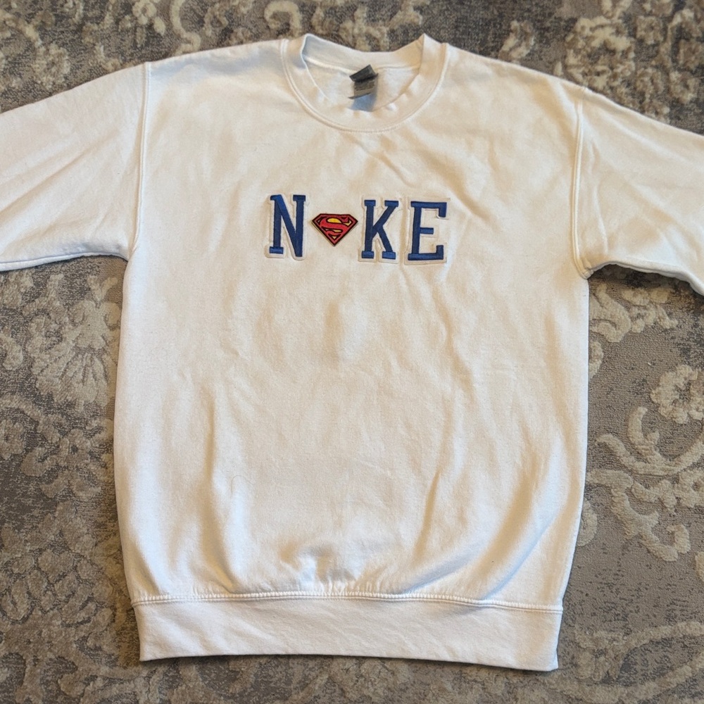 Unisex Nike Superman White Crewneck Sweater with Blue Accents Size Small